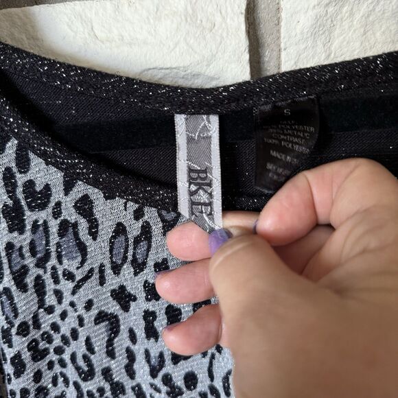 BKE Black Silver Blouse Sz Small Shimmer Leopard  Print Knit Top Holiday Party - Picture 3 of 7